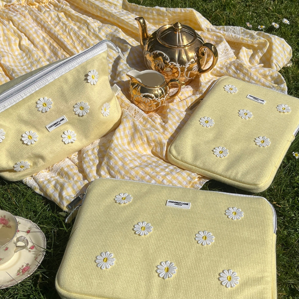 Magic Lifestyle Pouch - Buttercup Bloom