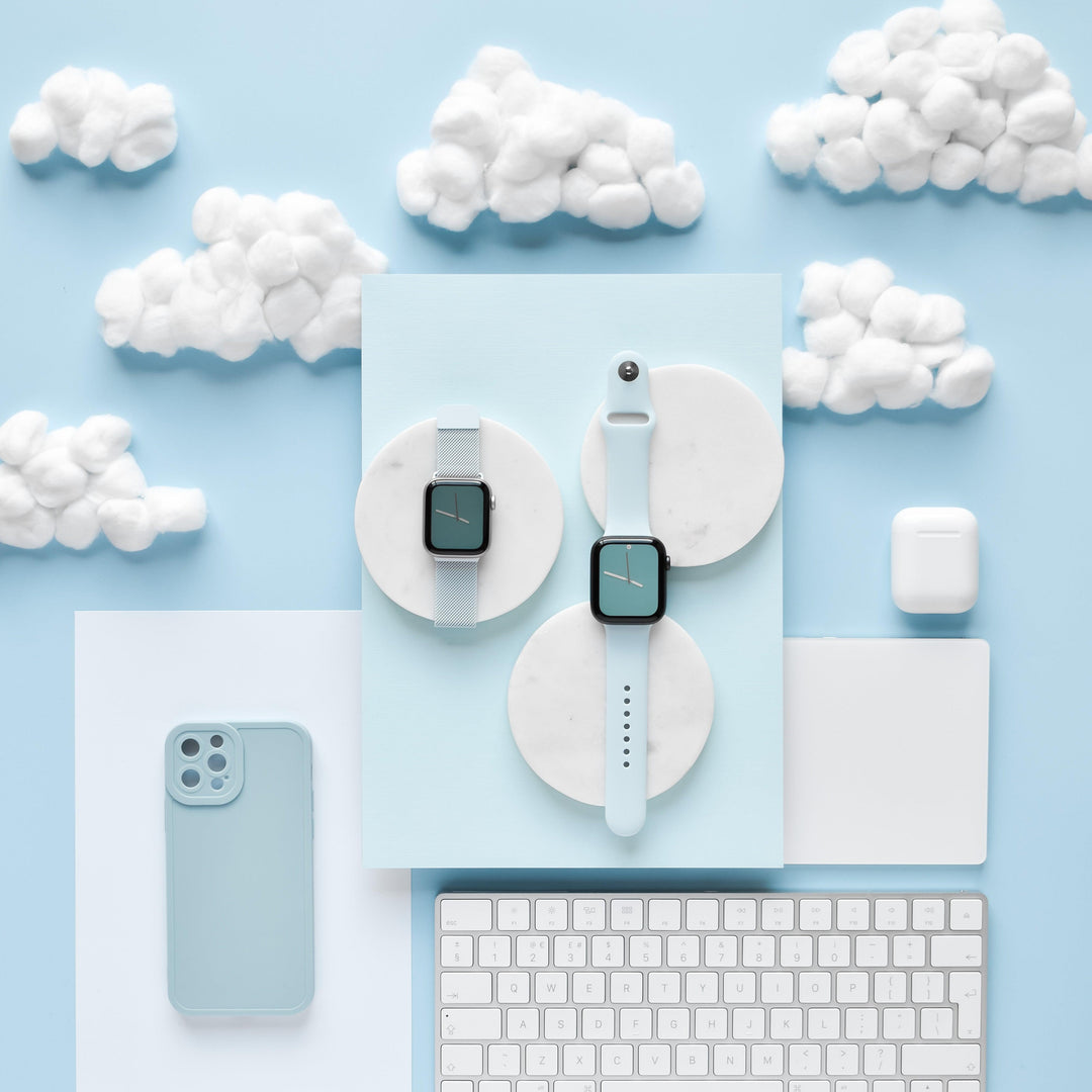 Light-Blue-Silicone-and-Magnetic-Chain-Apple-Watch-Strap-Set