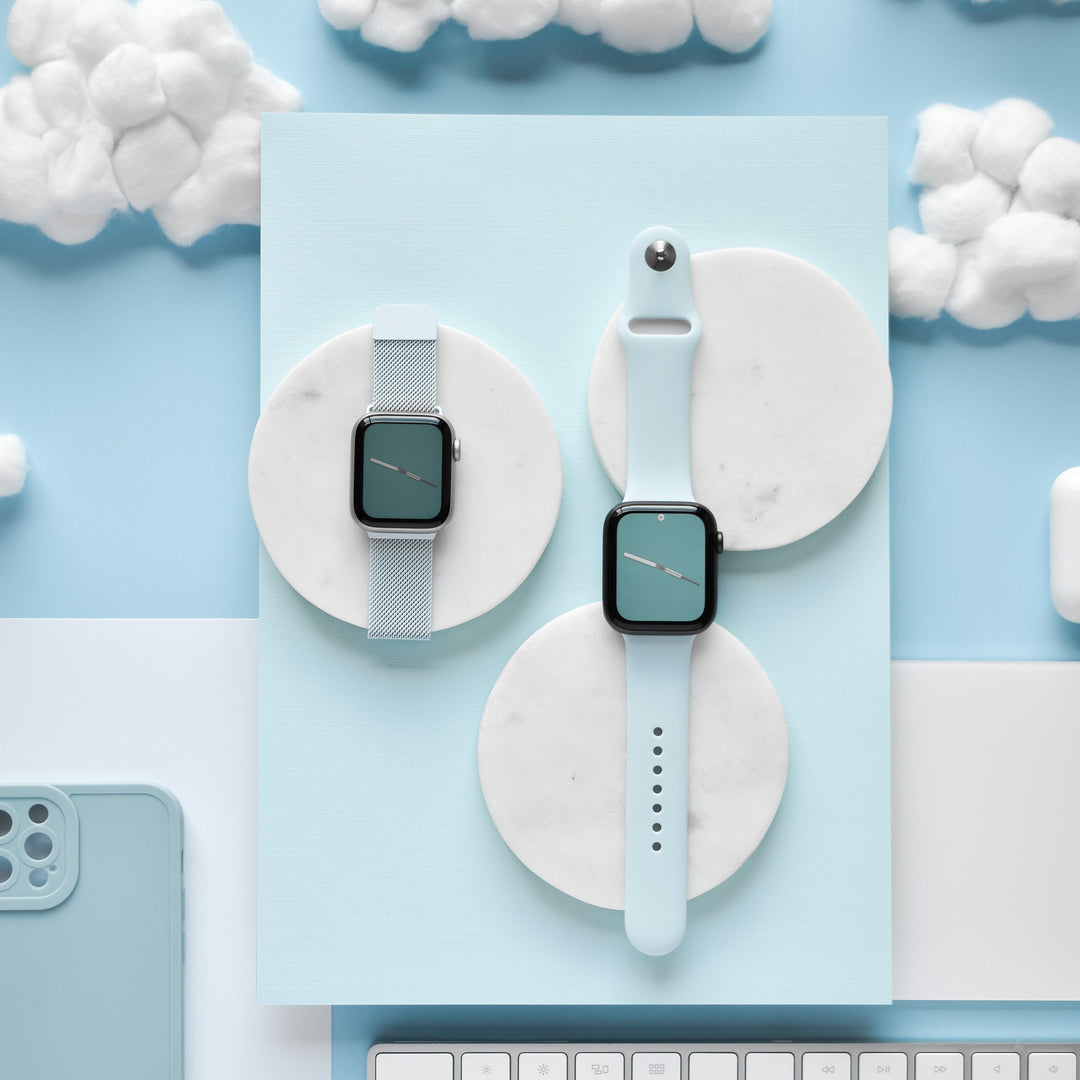 Light-Blue-Silicone-and-Magnetic-Chain-Apple-Watch-Strap-Set