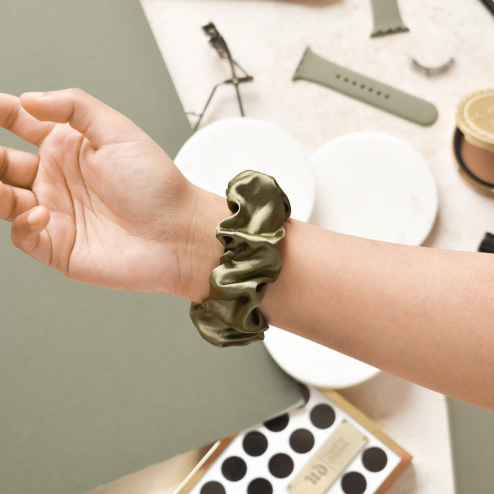 Satin-Green-Scrunchie-Apple-Watch-Strap-Band-Back
